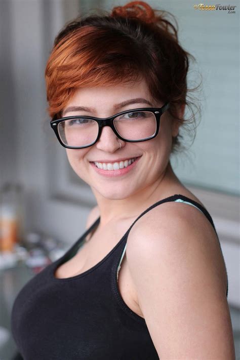 Who is Tessa Fowler ? Discover a short biography of her and her two huge advantages